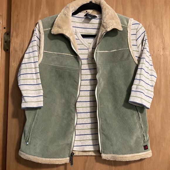 Woolrich - Ladies two-for-one: Corduroy Vest w/Matching Shirt - Picture 2 of 11